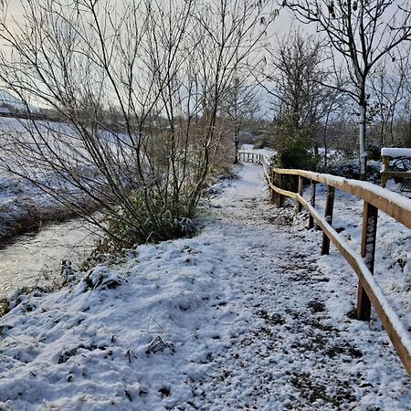 Riverside Cabin Limerick Junction Extérieur photo