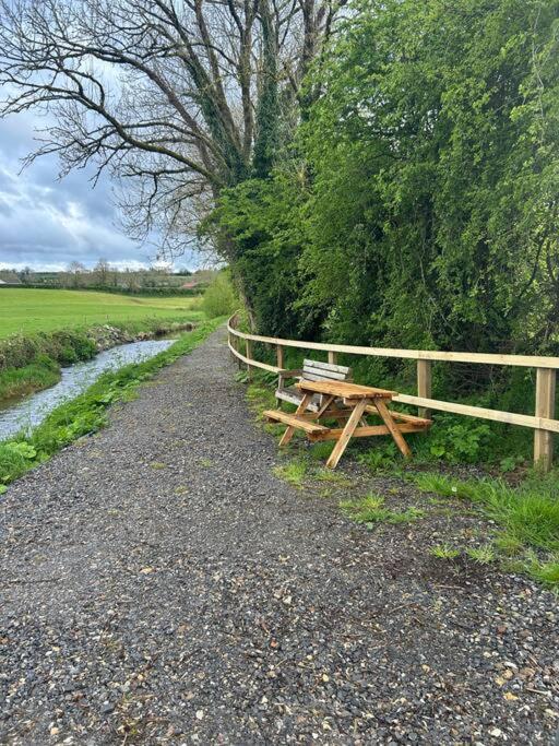 Riverside Cabin Limerick Junction Extérieur photo